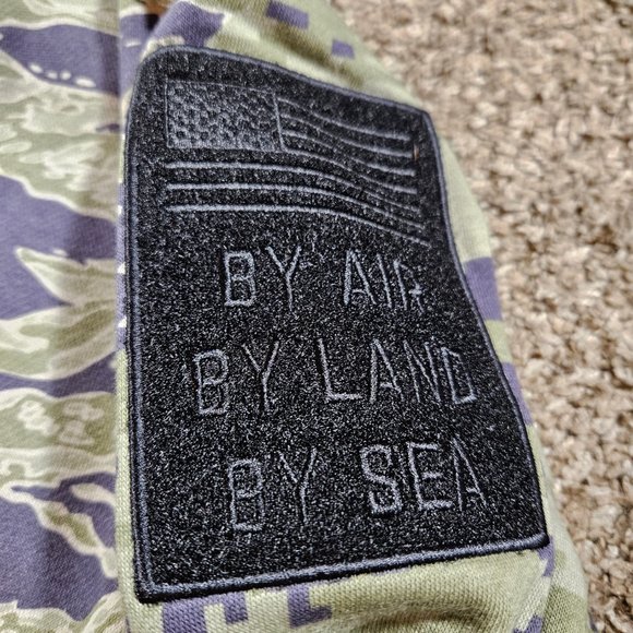 Under Armour Project Rock Veterans Day Fleece Hoodie Women's Size XS 1373610 - Picture 5 of 11